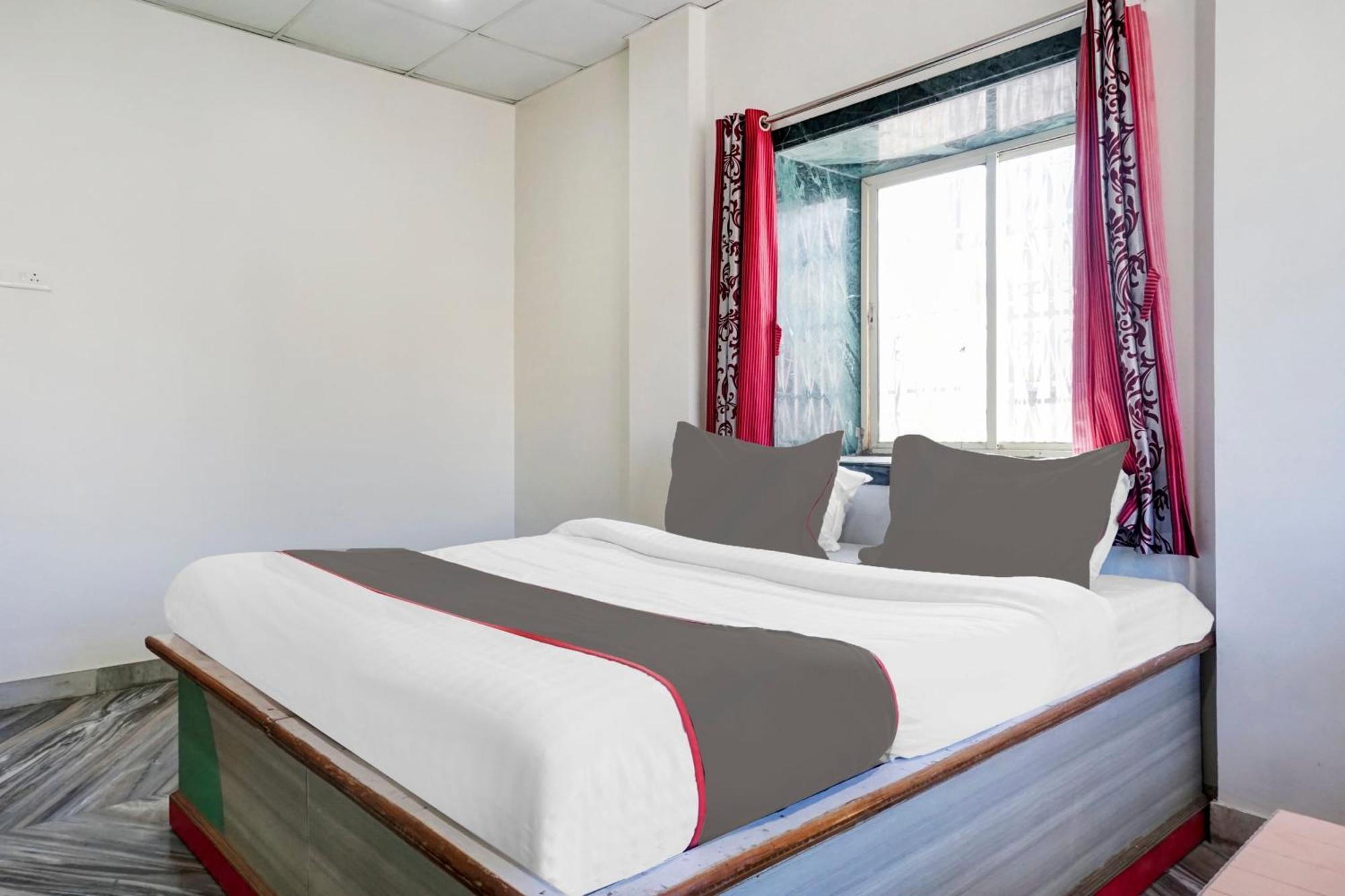 Collection O Shreya Hotel Talegaon Dabhade Buitenkant foto