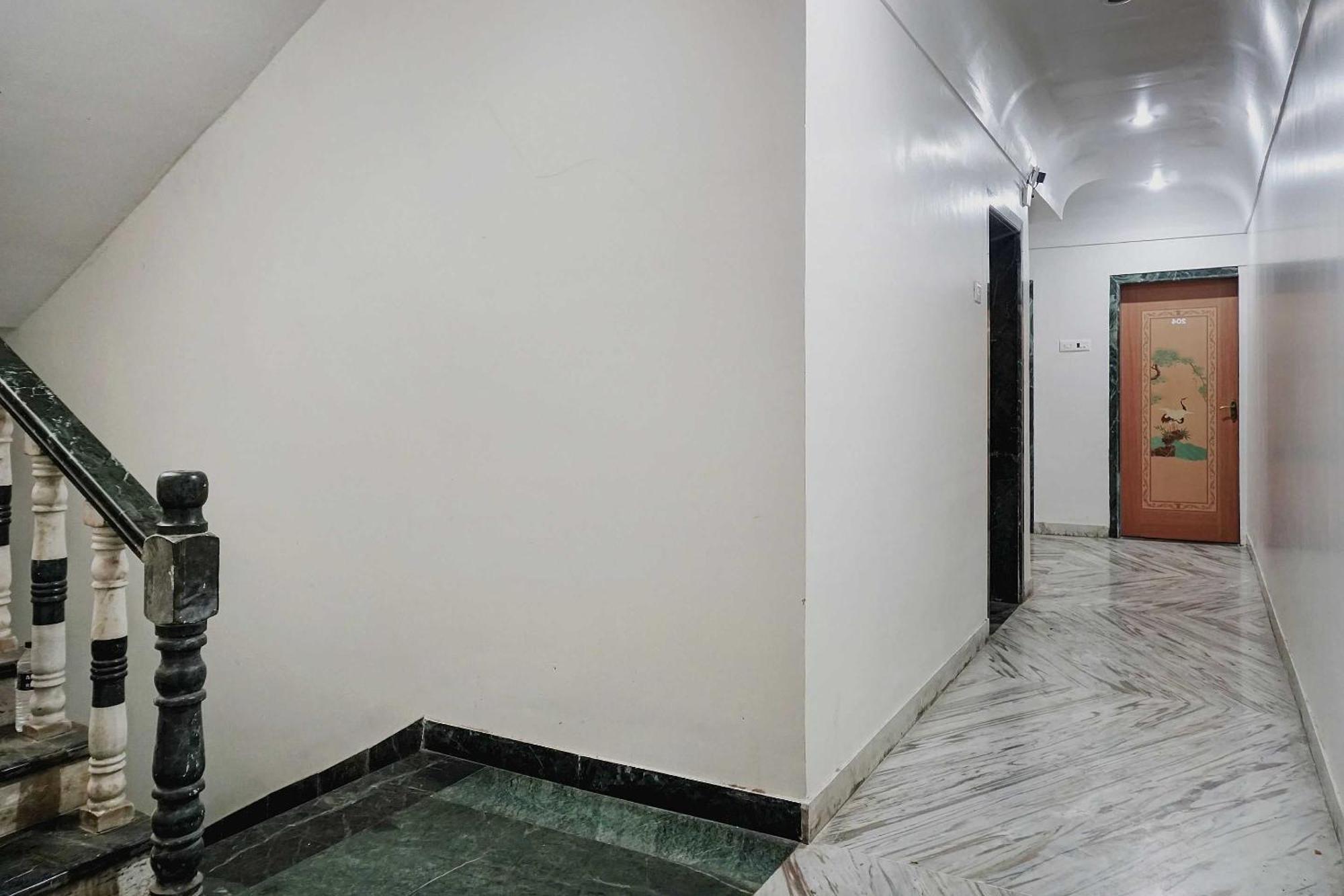 Collection O Shreya Hotel Talegaon Dabhade Buitenkant foto
