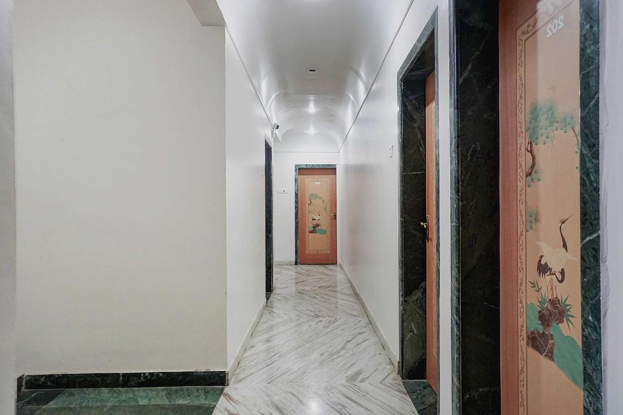 Collection O Shreya Hotel Talegaon Dabhade Buitenkant foto