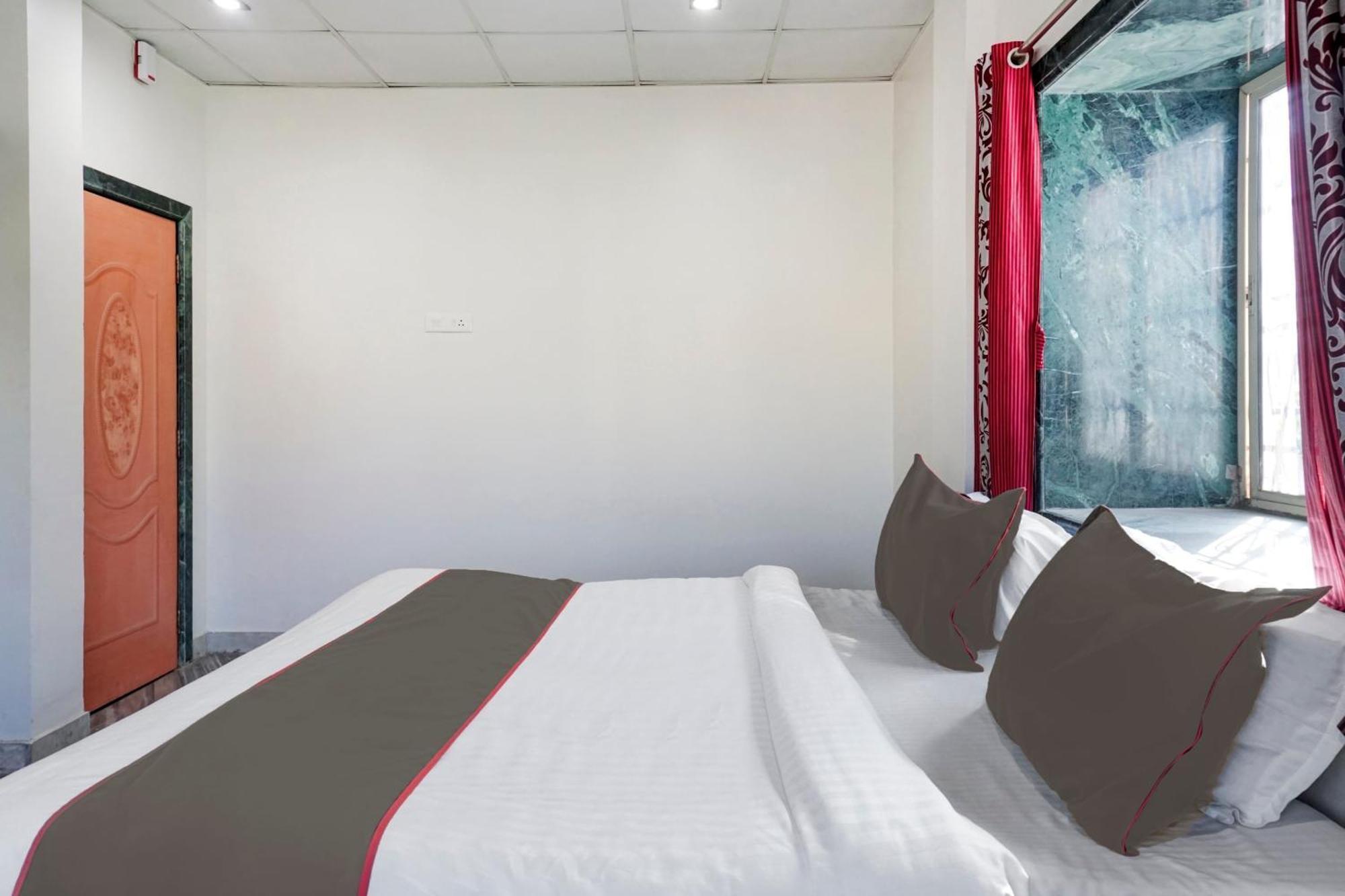 Collection O Shreya Hotel Talegaon Dabhade Buitenkant foto