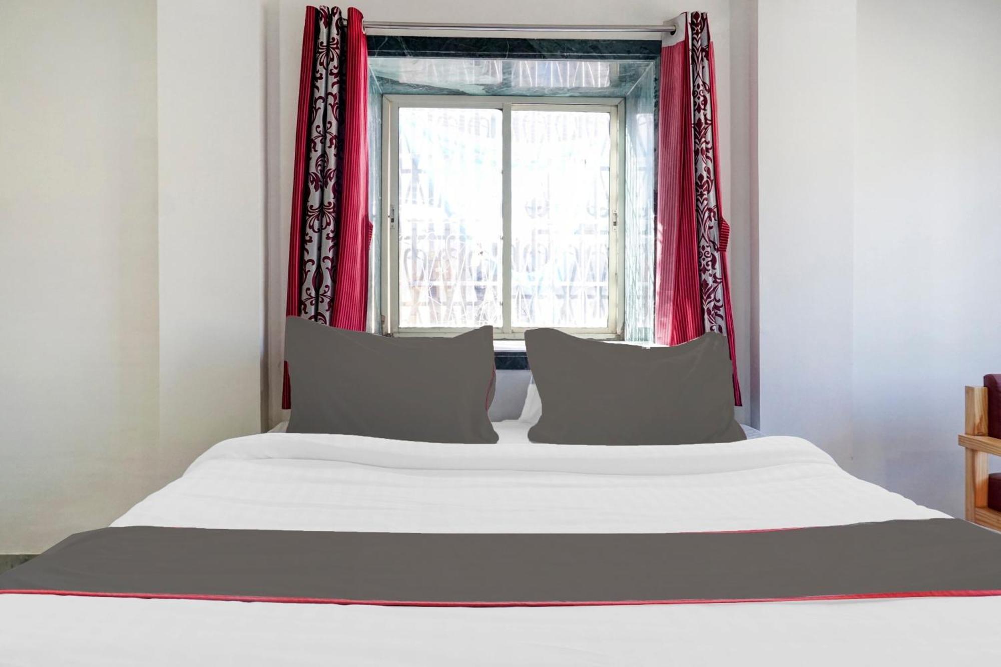 Collection O Shreya Hotel Talegaon Dabhade Buitenkant foto